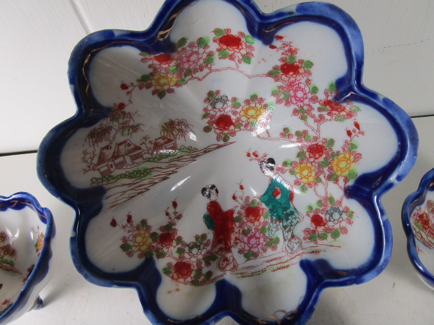 Geisha 3 footed Berry Bowl set