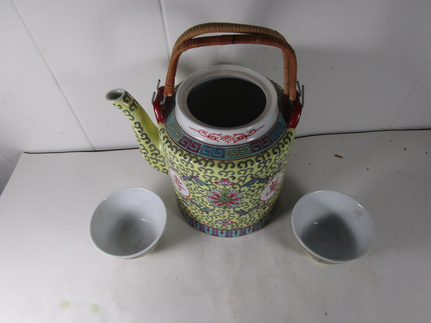 Rare Mun Shou Wan Yellow Longevity Teapot no lid 2 matching cup