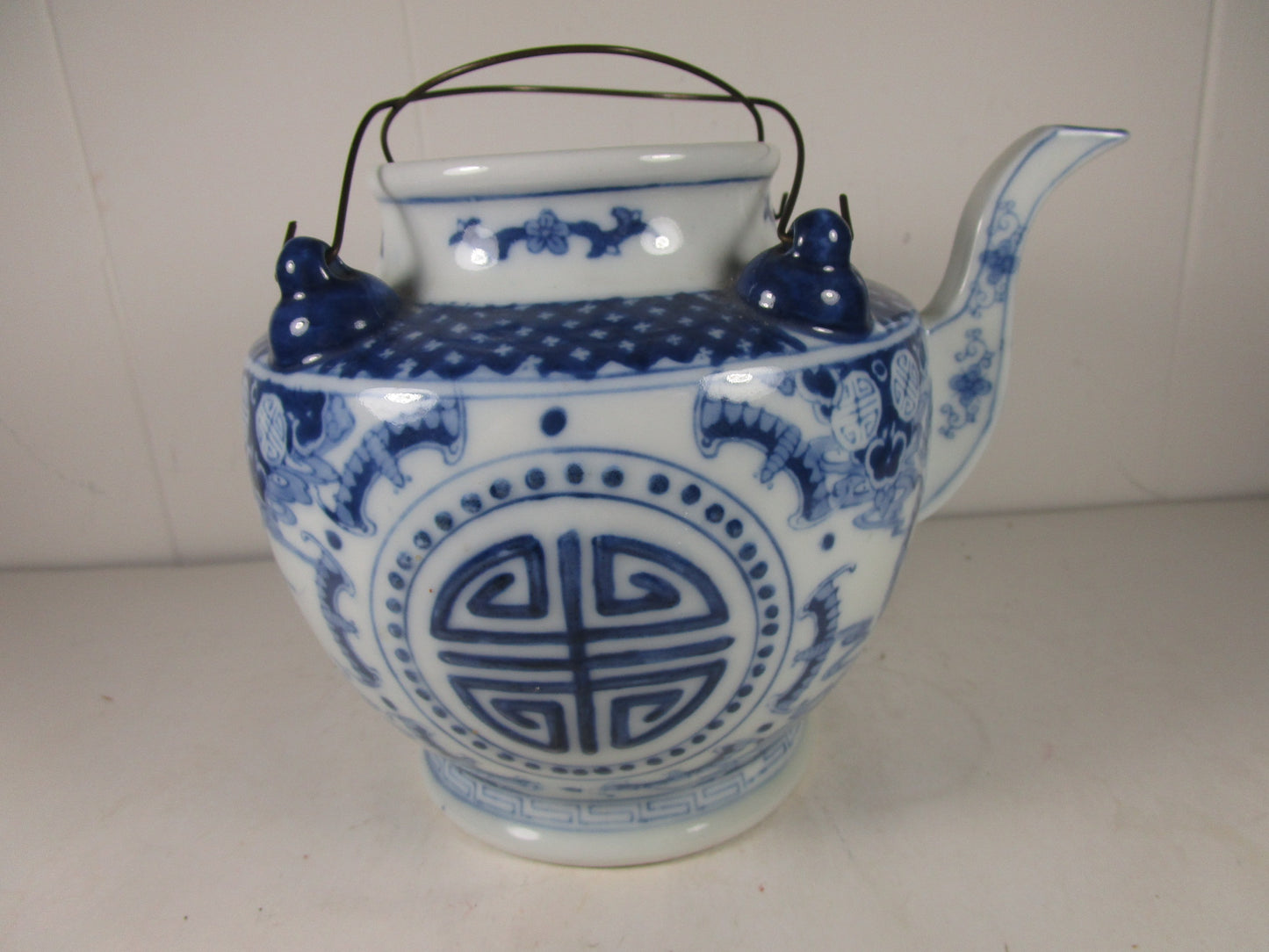 19th Century Chinese export blue and white teapot, Double Happiness era