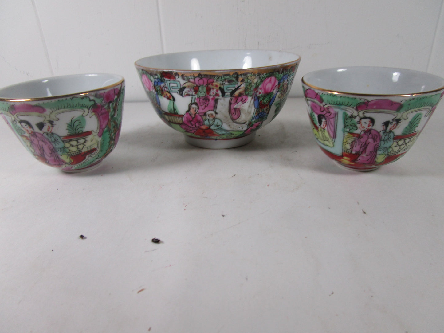 Famille  Rose Medallion porcelain 2 Cups 1 bowl set hand painted marked