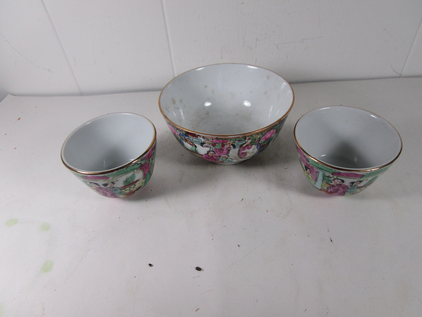 Famille  Rose Medallion porcelain 2 Cups 1 bowl set hand painted marked