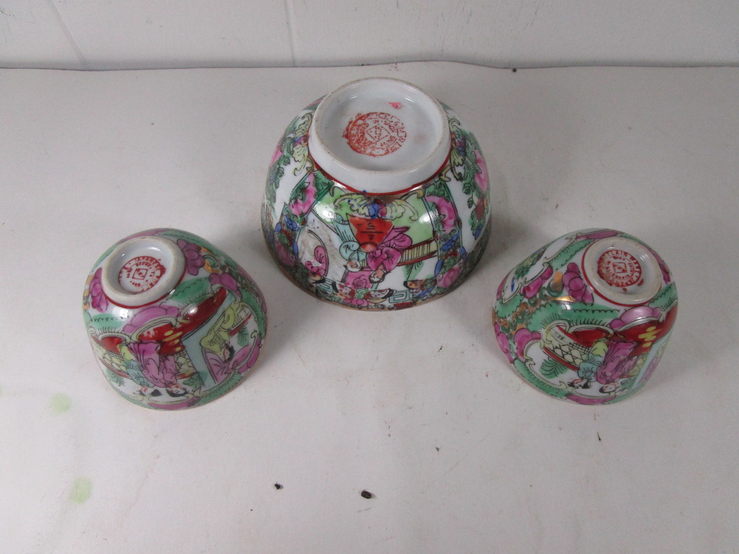 Famille  Rose Medallion porcelain 2 Cups 1 bowl set hand painted marked