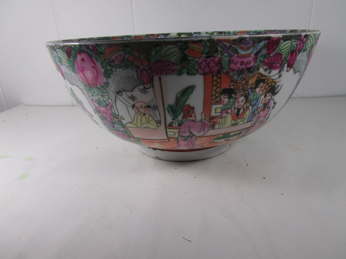 famille rose medallion hand painted  10 "serving bowl  Very Rare red mark