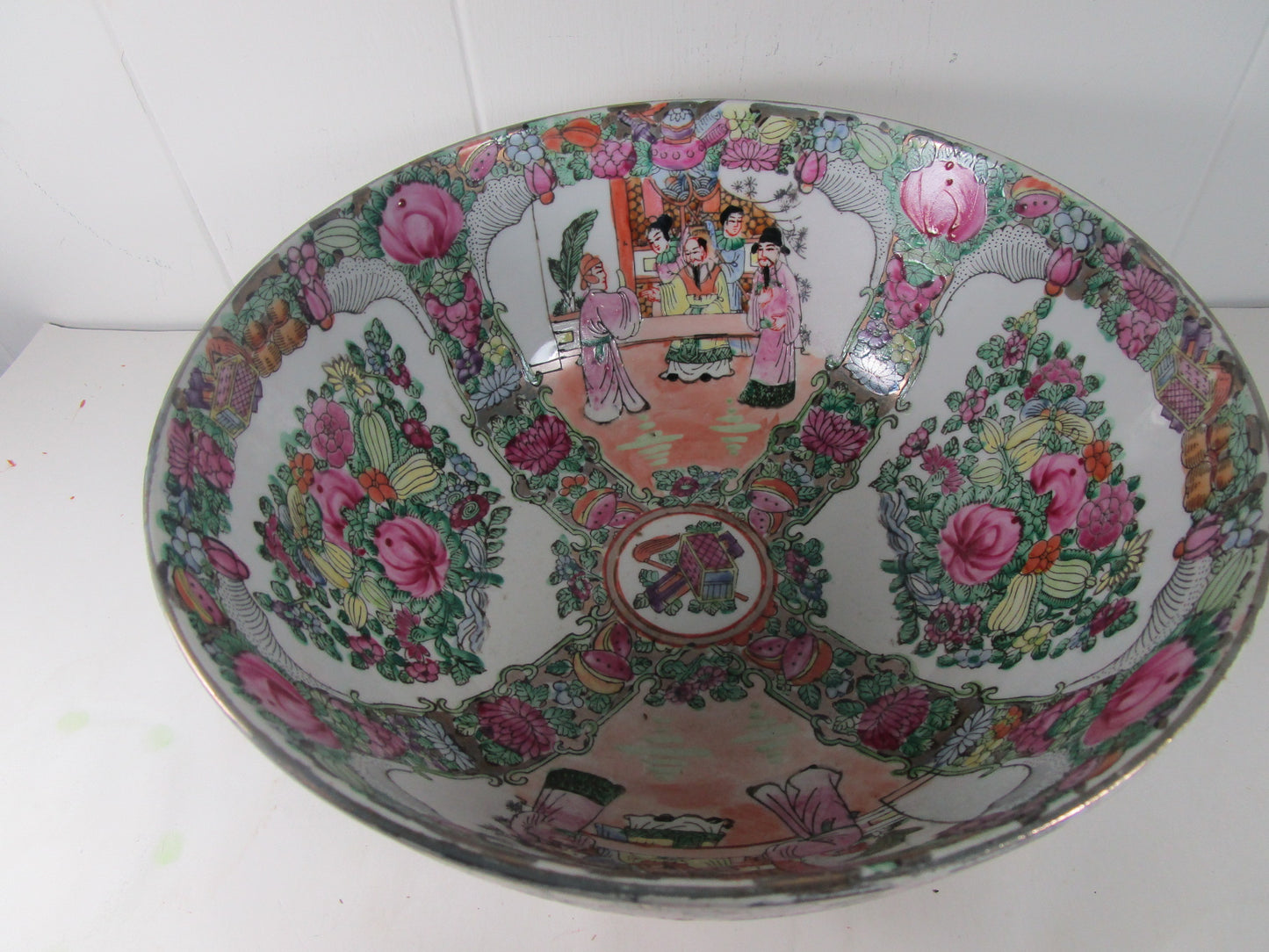 famille rose medallion hand painted  10 "serving bowl  Very Rare red mark