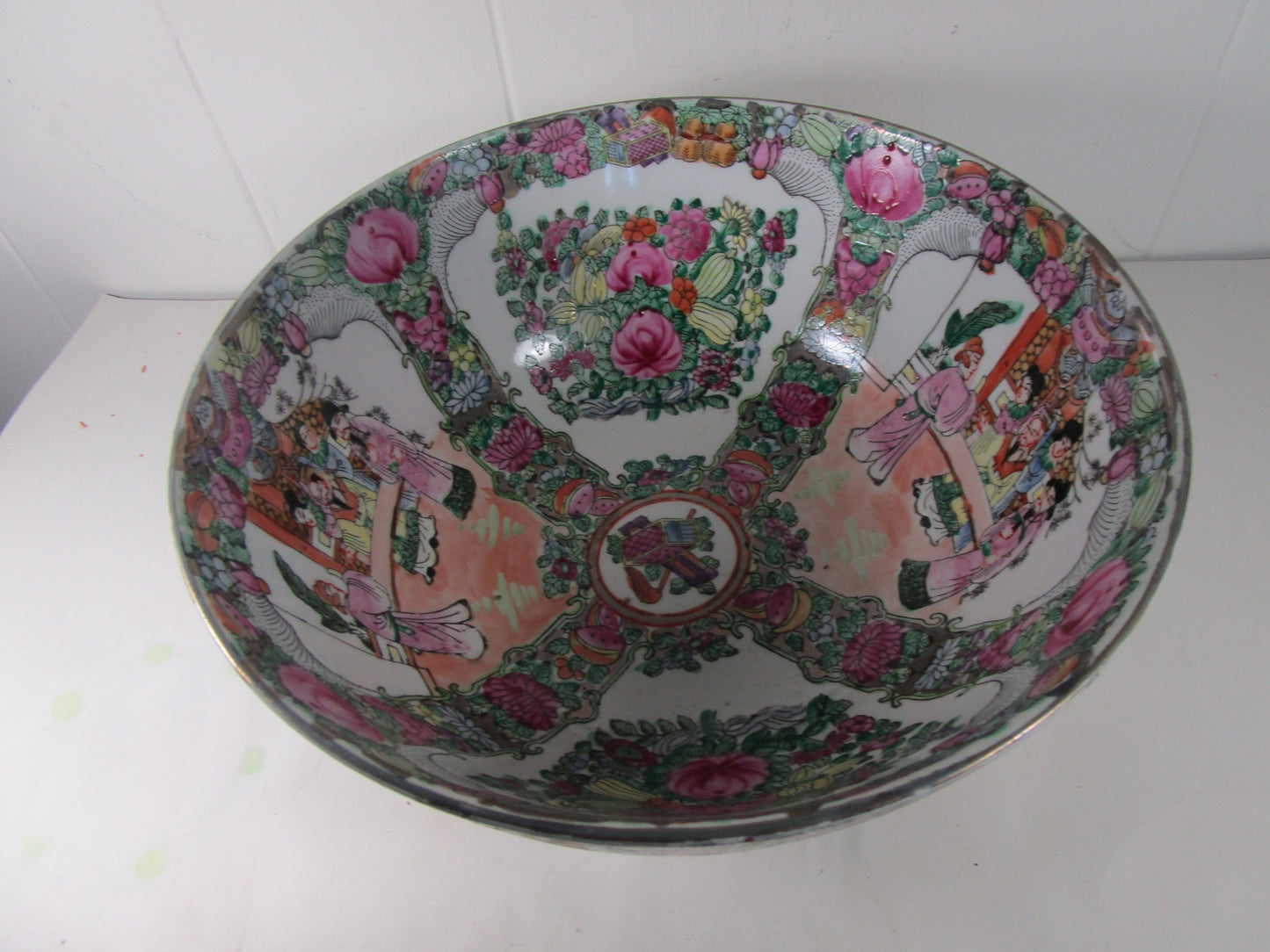 famille rose medallion hand painted  10 "serving bowl  Very Rare red mark